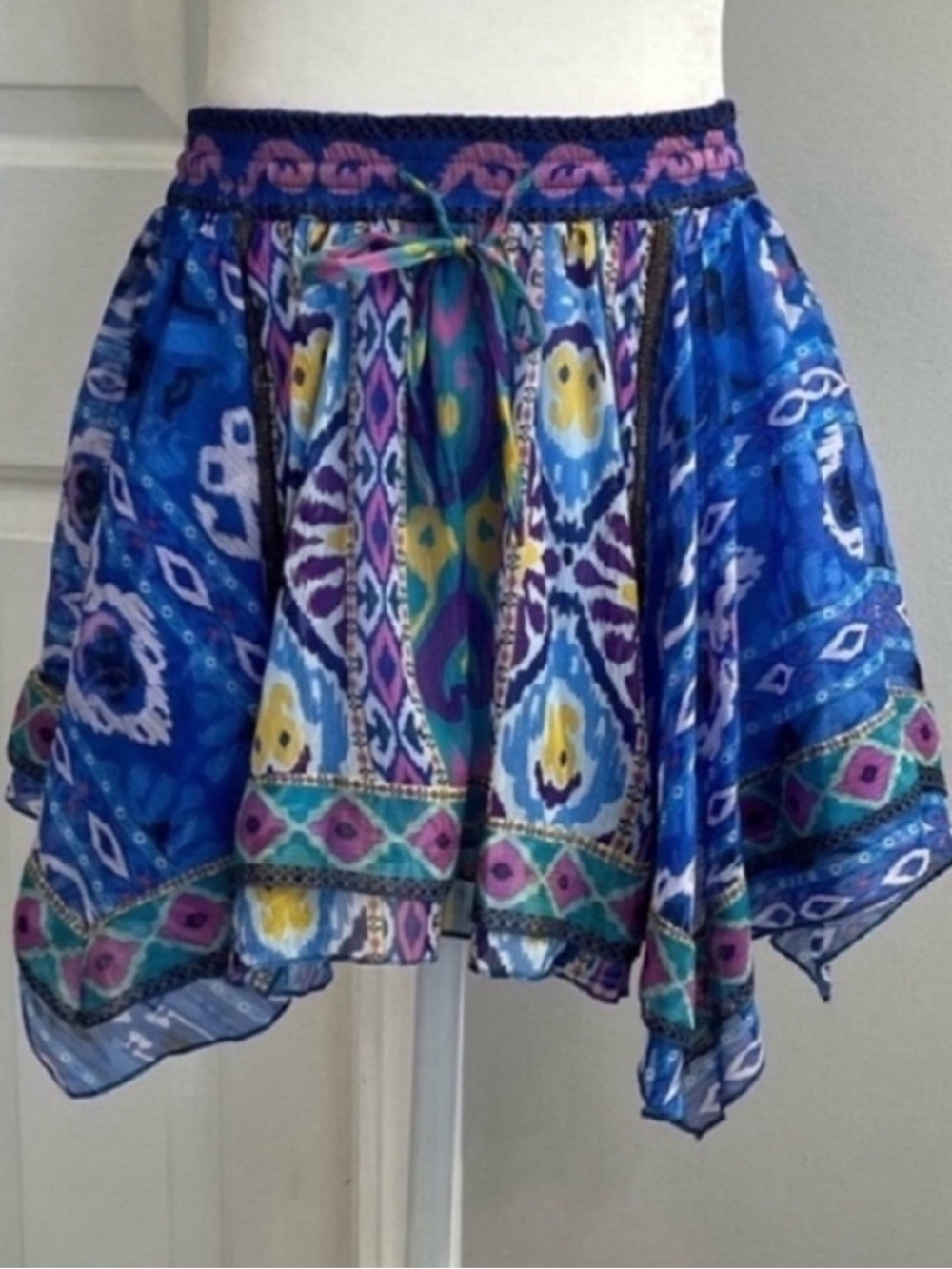 Zara Bohemian Asymmetrical
Blue Multi Skirt Size XS